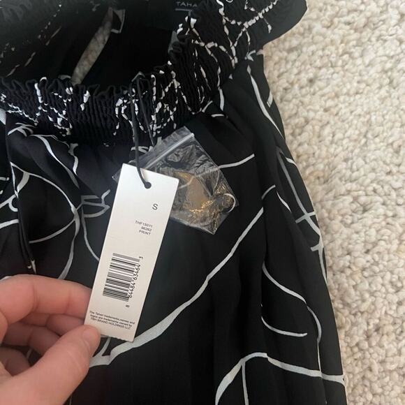 NWT Tahari High Neck Halter Black and White Printed Pleated Blouse Small - Picture 5 of 7